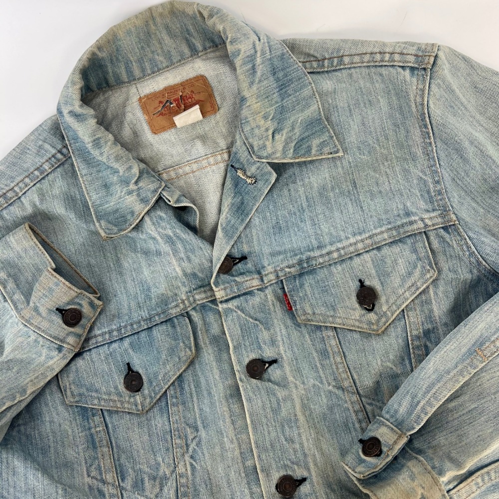 Vintage Levis Denim Trucker Jacket Light Wash Made in USA Red Tab Mens 70505